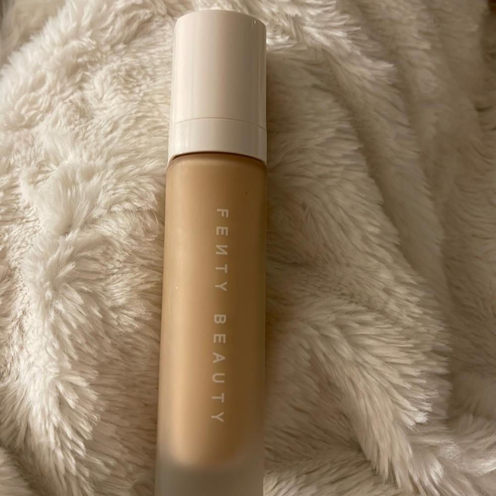 Fenty PRO FILT'R SOFT MATTE LONGWEAR FOUNDATION Shade-200